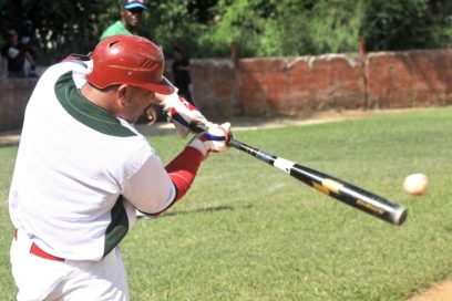 Final de la 40 Liga Azucarera de Béisbol: Al Héctor Rodríguez le basta con un golpe de mocha (+Fotos)