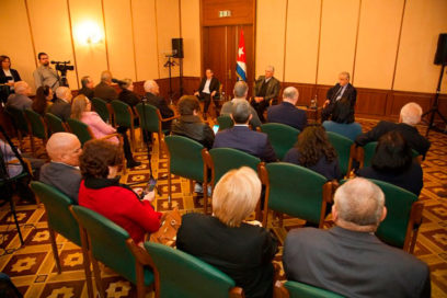 Díaz-Canel en Rusia: Diálogo con una familia que representa a la Patria