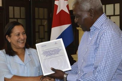 Entrega ministerio de comunicaciones informe de rendición de cuenta a Presidente de la Asamblea Nacional
