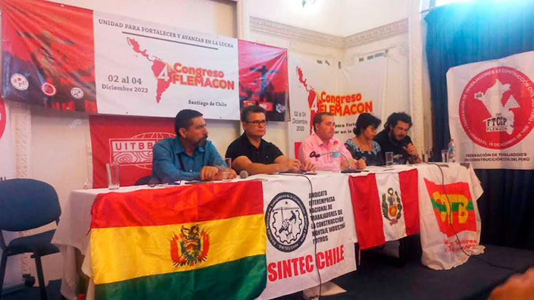 Misael Rodríguez Llanes, en el centro de la presidencia, representa a Cuba en el Cuarto Congreso de Flemacon. Foto: SNTC