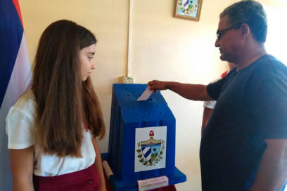 Buenas manos custodian las urnas (+ Fotos)