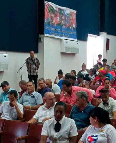Se desarrollan en Camagüey plenarias obreras para enfrentar el delito y las ilegalidades desde los centros laborales. Foto: Cortesía de la CTC