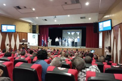 Condecoran a trabajadores de la educación superior (+Fotos)