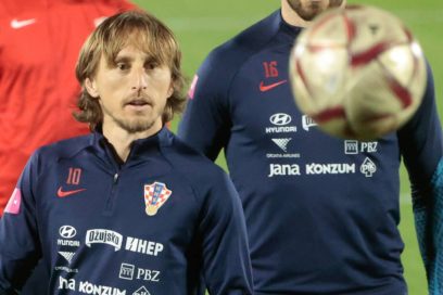 Modric: Estábamos bien, controlando el partido y este córner que no nos da el árbitro y el penalti, que para mí no era, lo cambia todo. El argentino tira y choca contra nuestro portero, va a por él, no puedo creer que pitara eso».