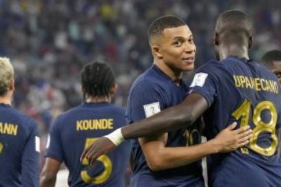 Upamecano niega controversia con Mbappé: «No le puse en su lugar, simplemente le dije que cerrara la banda, es todo. Yo veo el partido como un defensa, es lo que hago en el Bayern y también aquí. Pero también él puede darme consejos».