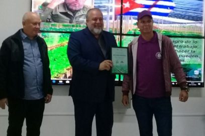 Agricultura urbana envía diplomas de reconocimiento a Raúl Castro