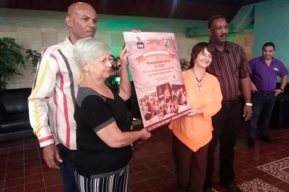 Distinciones para quienes regalan arte (+ Fotos)