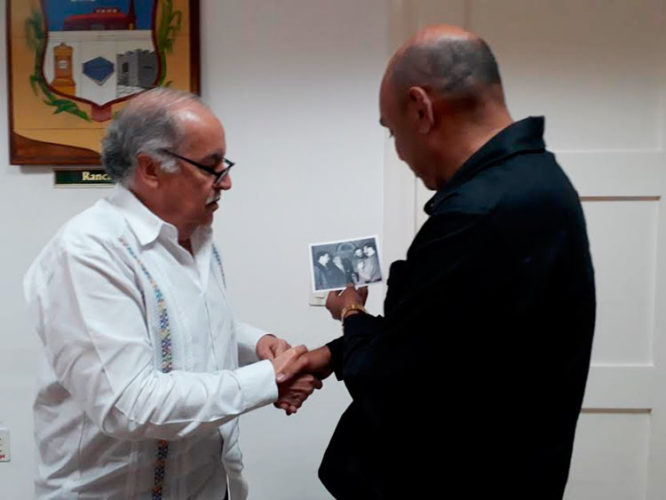 Foto histórica en la que se encuentran Fidel, el Che y Gilberto Bosque. Foto: Lourdes Rey