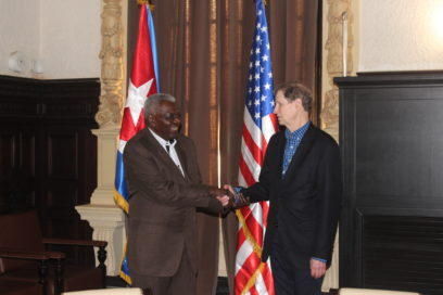 Intercambia Esteban Lazo con senador de Estados Unidos