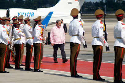 Llega a Cuba primer ministro de San Vicente y las Granadinas