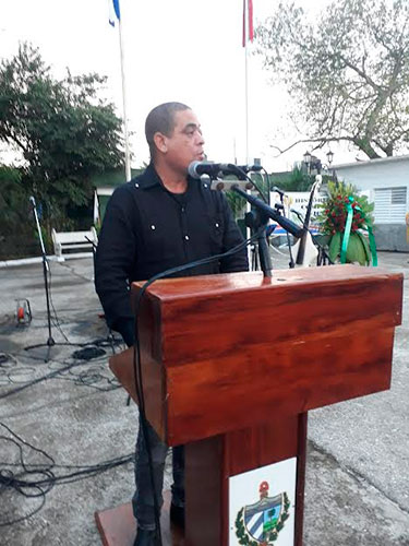 Rinden homenaje trabajadores azucareros al General de las Cañas en el aniversario 90 de la fundación del SNTA. Foto: Lourdes Rey