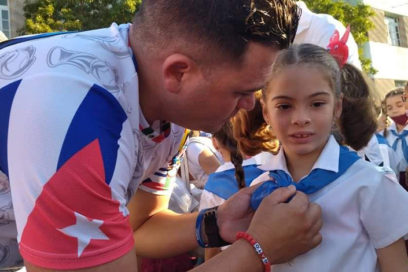 Felicita Presidente cubano a los nuevos pioneros moncadistas