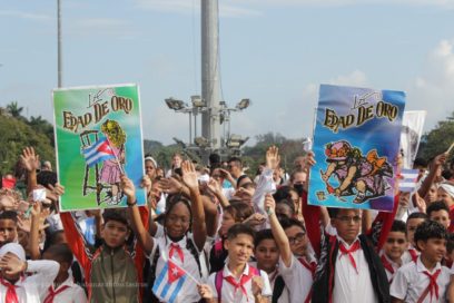 Desfilan pioneros en homenaje al natalicio de José Martí (+Fotos)