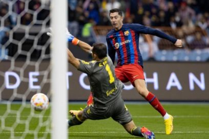 El Barça a la final: Barcelona derrotó 4-2 en penales al Betis con dos atajadas de Ter Stegen, luego de que los 120 minutos acabaran con empate a dos. Lewandowski y Ansu Fati marcaron por los blaugranas, y Fekir y Loren lo hicieron por los béticos.