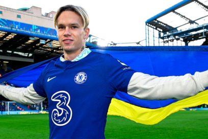 Notas del día: En Italia hablan de un intercambio Brozovic-Kessié. El Chelsea ha hecho oficial el fichaje de Mudryk. El Santos rindió homenaje a Pelé. Feyenoord se encarama en lo más alto de la tabla en la liga holandesa.