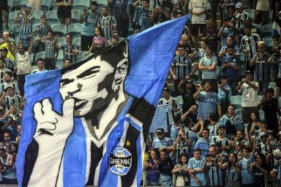 Notas del día: Rulli se marcha del Villarreal al Ajax. Bellingham sigue sonando fuerte para el Real Madrid. Luis Suárez promete títulos a la afición del Gremio. Laporta afirma que De Jong y Ansu no están a la venta.