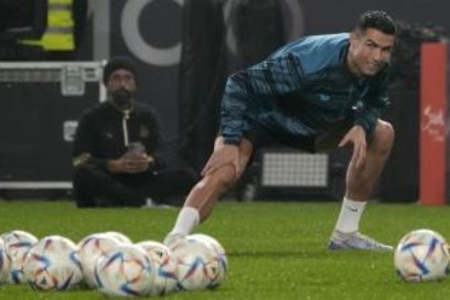 Más datos del fichaje de CR7: Cristiano Ronaldo recibirá 200 millones de euros por su contrato de dos años y medio con el Al Nassr y otros 200 por su papel de embajador de la candidatura al Mundial 2030, Según dijo a AFP una fuente cercana al club.