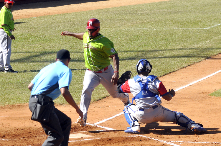 Victoria 19-5 de Agricultores sobre Portuarios. Foto: José Raúl Rodríguez Robleda