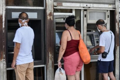 ¿Por qué limitan extracciones y transferencias de dinero a través de canales de pago electrónico?