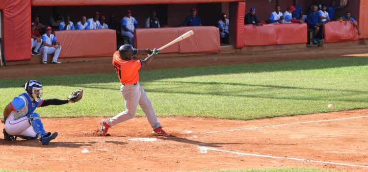 Danel Castro, otra vez puntal en una victoria. Foto: Alejandro Acosta