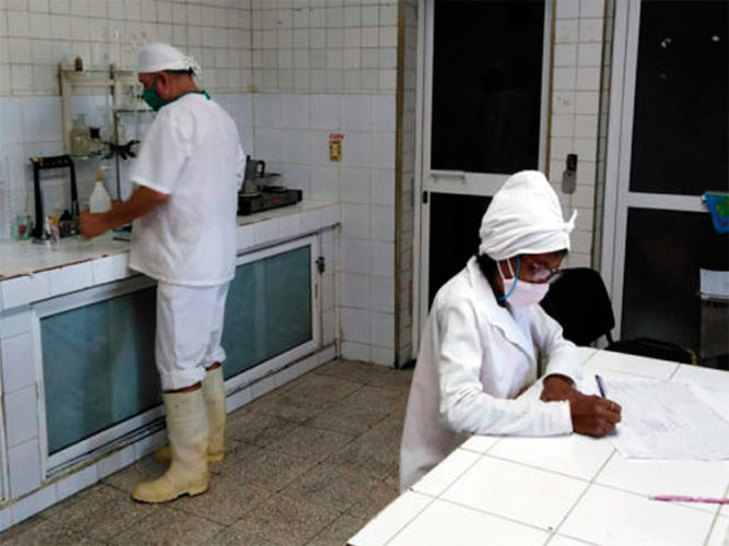 El control de la calidad es una labor esencial. Foto: Cortesía del Lácteo