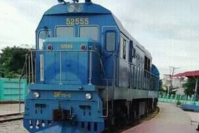 Reinician trenes, ómnibus y operaciones aéreas