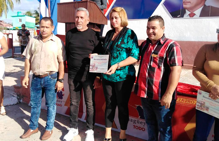 Comenzó por la UEB Empacadora Raúl Cepero Bonilla en Camagüey la jornada nacional por el Día del trabajador de la Industria Alimentaria. Foto: Gretel Díaz Montalvo
