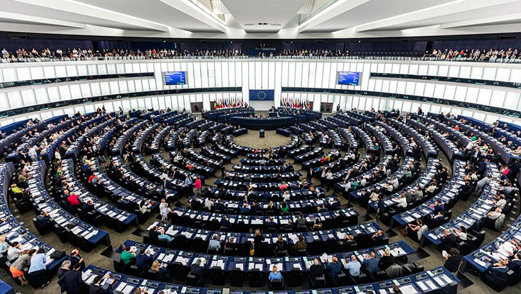 El imponente salón del Parlamento parece esconder otras sorpresas. Foto: AFP