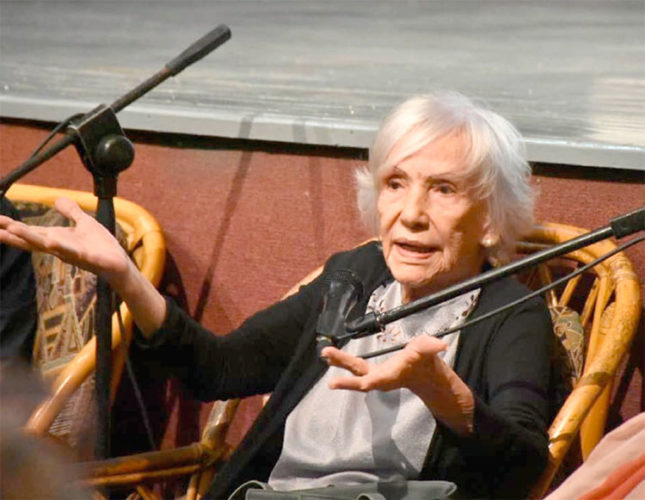 La primera actriz Verónica Lynn recibió varios homenajes durante la Jornada. Foto: Cortesía de los organizadores de la Jornada Ciudad Teatral en Camagüey