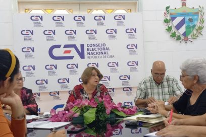 Exponen fotos y biografías de candidatos a diputados