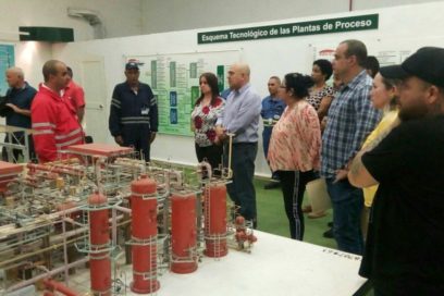 Intercambian candidatos a diputados por Cienfuegos con colectivos laborales y estudiantiles