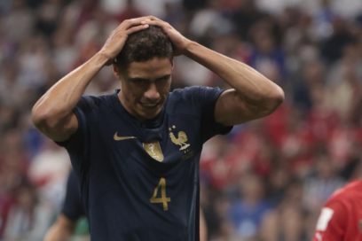 Varane deja la selección: «Tenemos un grupo de jóvenes y talentosos jugadores que están preparados para tomar el relevo, que merecen una oportunidad y que os necesitan (en alusión a los aficionados). Desde lo más profundo de mi corazón, gracias».