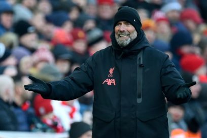 Klopp sobre los fichajes del Chelsea: “No entiendo esta parte del negocio, es un número grande. Todos son muy buenos jugadores, así que felicidades. No entiendo cómo es posible, pero no me corresponde a mí explicarlo”.