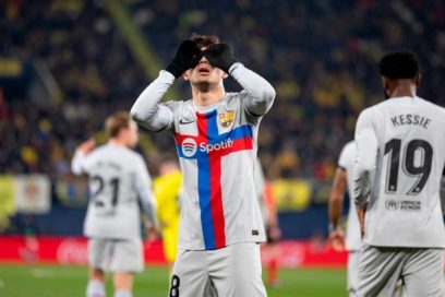 Notas del día: Pedri sale lesionado en la Europa League. Dani Alves podría salir de prisión. El padre de Messi descarta que vuelva al Barcelona. Neymar fue visto jugando poker tras la derrota del PSG en Champions.