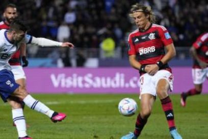 Flamengo eliminado del Mundial de Clubes: El conjunto saudí Al-Hilal ganó con solvencia 3-2 al brasileño Flamengo, que optaba al título y terminó jugando con un jugador menos sin poder remontar el marcador.