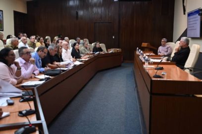 Califica Díaz-Canel como éxito científico proyecto cubano de prótesis parcial de cadera  (+ Video)