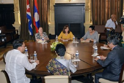 Recibe Ana María Mari Machado a Presidenta de la Unión de Mujeres de Laos