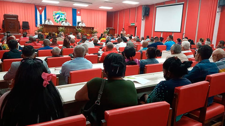 Asamblea municipal de Bayamo aprueba candidatura a candidatos. Foto: Leipzig del Carmen Vázquez García