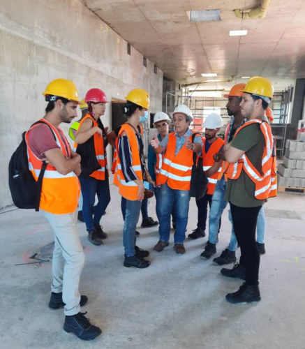 Atención a la capacitación de los jóvenes directo en las obras. Foto: Cortesía de la empresa