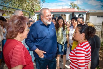 Intercambió Primer Ministro cubano con pescadores de Gibara