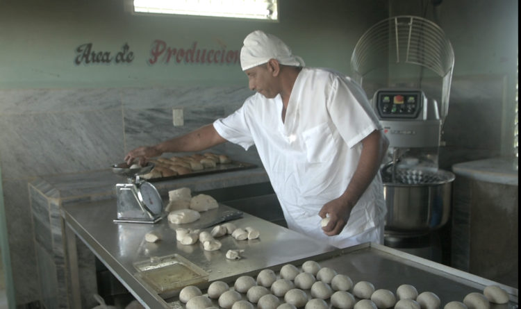 Los problemas con el peso del producto son error humano, no interviene en ello la calidad de la materia prima. Foto: Pedro Paredes Hernández