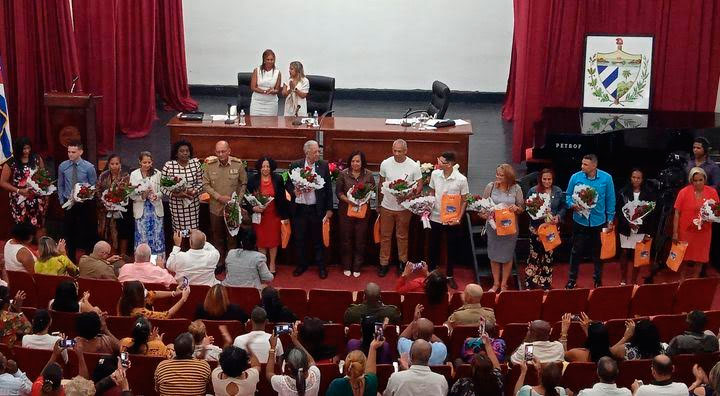 Este domingo los representantes del pueblo en las nueve asambleas del Poder Popular en Santiago de Cuba aprobaron a los candidatos a diputados al Parlamento de la nación por esta suroriental provincia: Foto: Suniel Jhonson