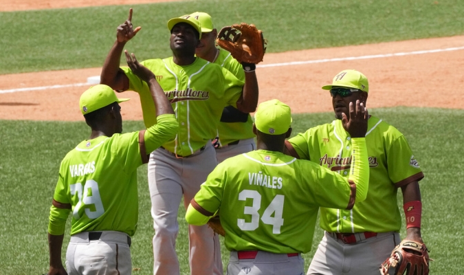 Festejo de Agricultores tras la victoria sobre Curazao. foto: sitio oficial del evento.
