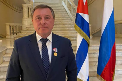 Entregan Medalla de la Amistad a embajador ruso en Cuba