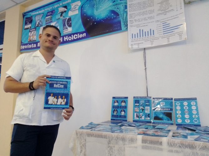 Revista HolCien, empeño científico de los estudiantes de Ciencias Médicas de Holguín. Foto: Lianne Fonseca