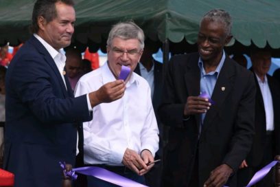Inaugura Thomas Bach pista de atletismo en el Estadio Panamericano