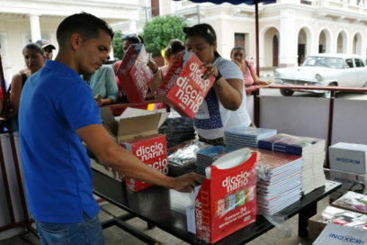 Cienfuegos: La Feria del Libro llega a los colectivos