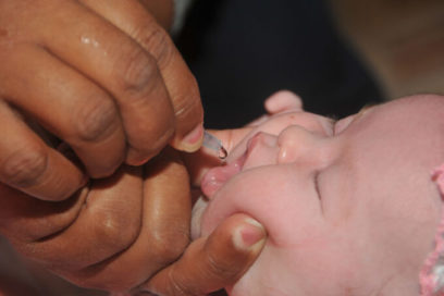 Un halo de protección a la infancia contra la poliomielitis