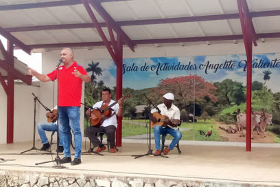 Decimista candidato a diputado responde en verso