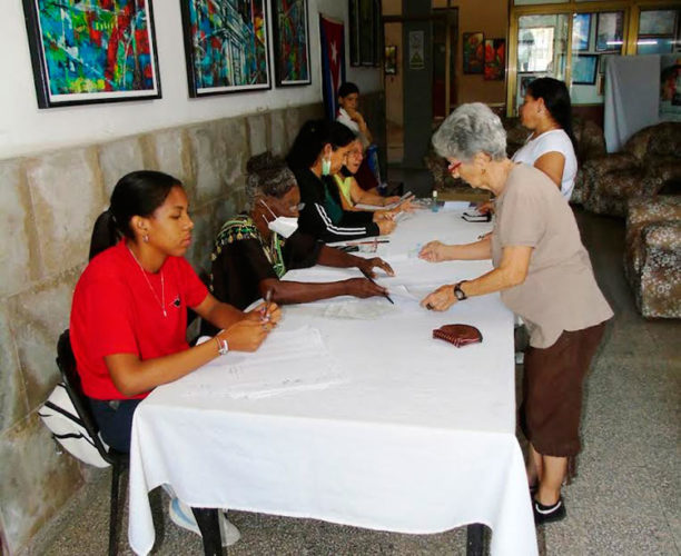 En el transcurso de la jornada se demuestra la preparación adecuada de los integrantes de las mesas electorales. Foto: Barreras Ferrán
